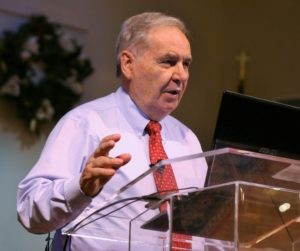 Norman Geisler critiques Calvinism in a pre-SBC gathering claiming that God will save "whosover." (ABPnews/Herald photo by Bob Allen)