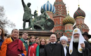 Leaders of Russia's traditional religions and representatives of Russian youth organizations with Vladimir Putin. (Photo/Kremlin)