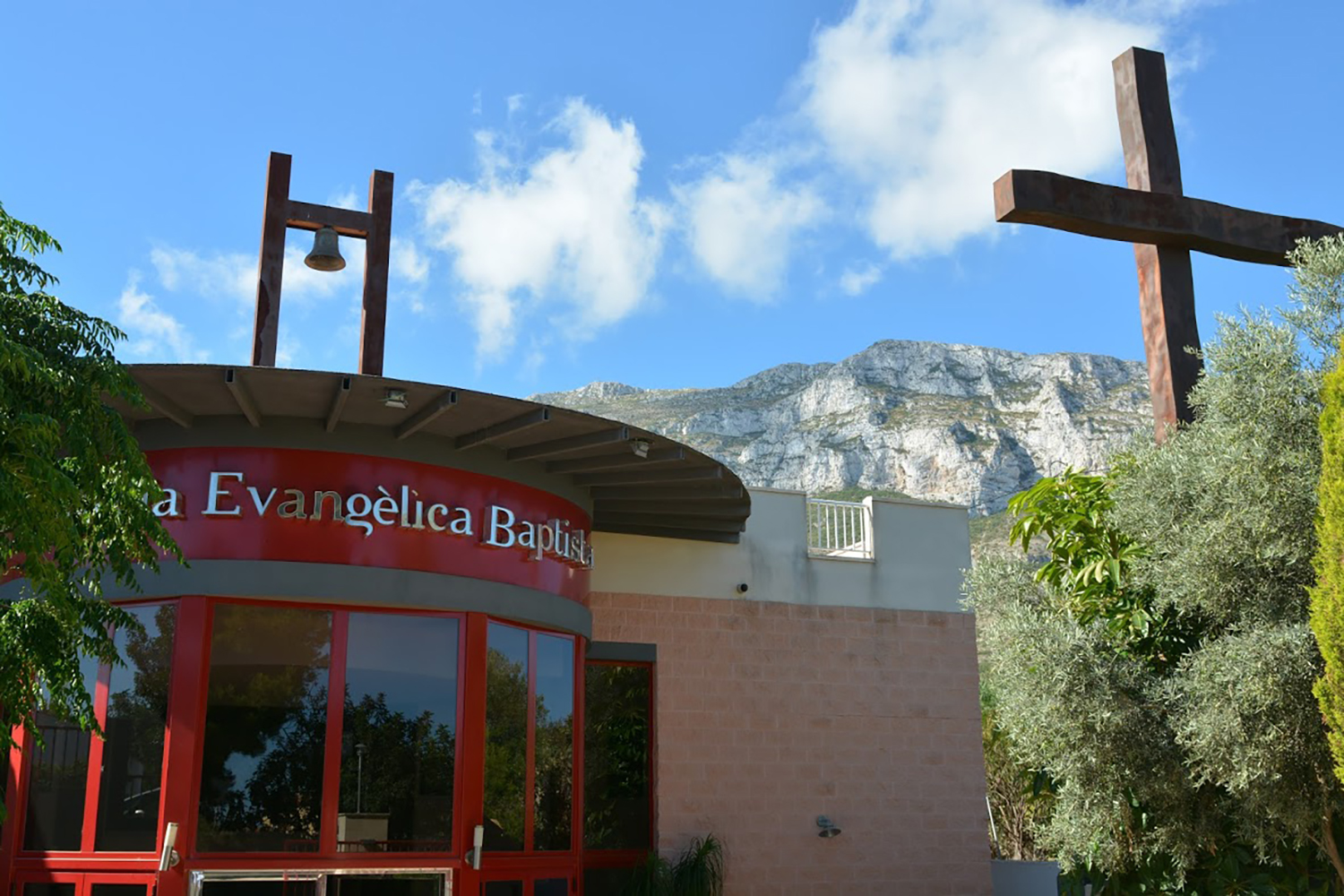 Iglesia Evangelica Bautista in Cerdanyola, Spain, is known to its neighbors for its social services and feeding program. The Baptist congregation also supplies food and other items to refugees in other European nations. (Photo/Kalie Lowrie/BGCT)