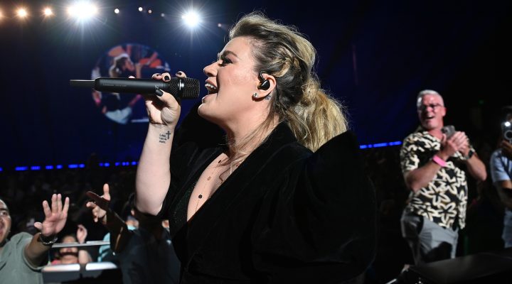 Kelly Clarkson Changes 'Piece by Piece' Lyrics to be About Divorce